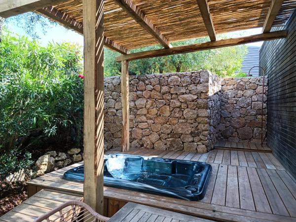 Hôtel Les Suites Du Maquis : photo 3 de la chambre suite avec jacuzzi