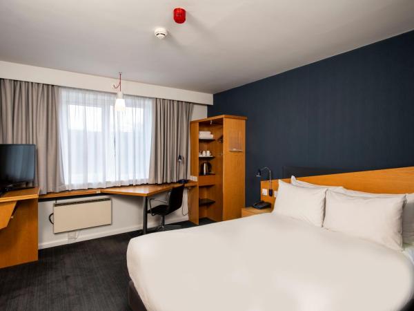 Holiday Inn Express Manchester - Salford Quays, an IHG Hotel : photo 1 de la chambre chambre double - accessible aux personnes à mobilité réduite 