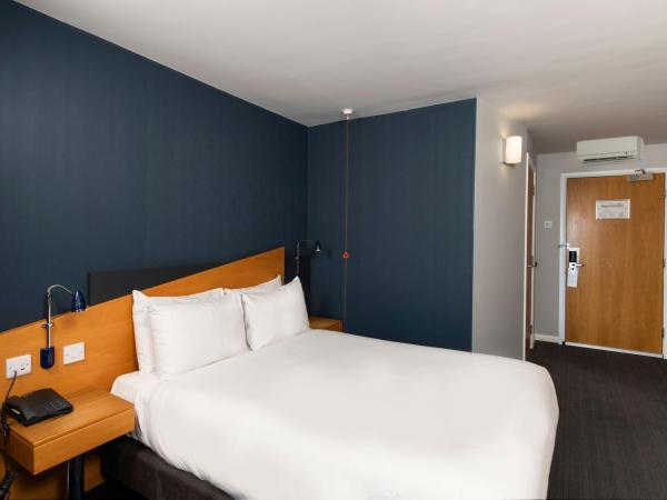 Holiday Inn Express Manchester - Salford Quays, an IHG Hotel : photo 2 de la chambre chambre double - accessible aux personnes à mobilité réduite - non-fumeurs