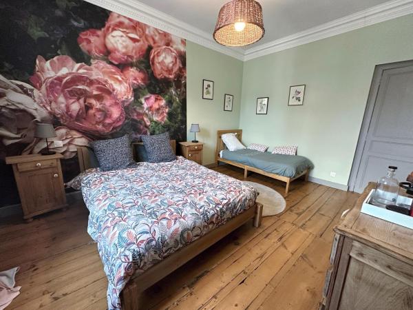 La Maison Florence : photo 8 de la chambre chambre triple avec salle de bains privative séparée