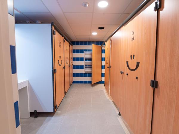 Hostel Le Hüb Toulon : photo 7 de la chambre dortoir mixte de 4 lits