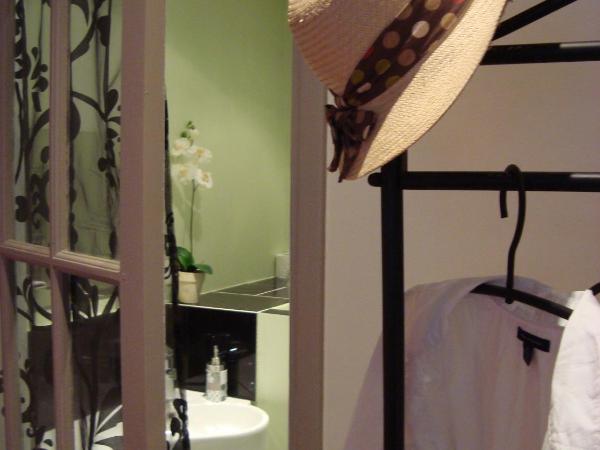 Maison l'épicurienne : photo 1 de la chambre chambre double ou lits jumeaux - vue latérale sur mer