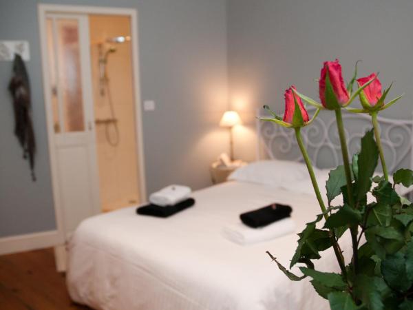 Maison l'épicurienne : photo 7 de la chambre chambre double avec balcon - vue latérale sur mer