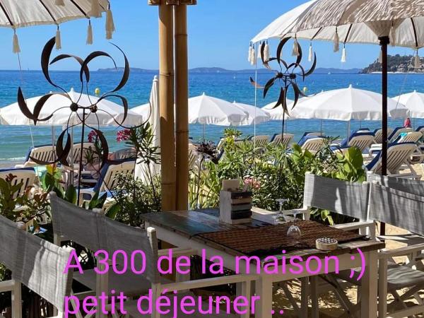 SAKURA Chambre jacuzzi charme romantique terrasse prive 300m plage et restaurants La Croix Valmer - Golfe Saint Tropez : photo 6 de la chambre chambre lit queen-size avec baignoire spa