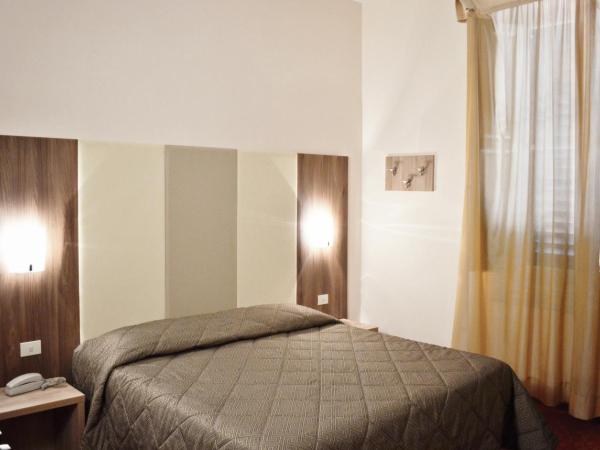 Hotel Arno Bellariva : photo 1 de la chambre chambre triple Économique