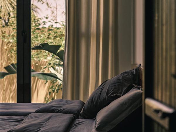 The Kozyhome : photo 2 de la chambre chambre double ou lits jumeaux - vue sur piscine