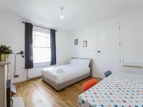 Great Rooms in Stepney Green Station - 12 : photo 1 de la chambre chambre double avec salle de bains commune