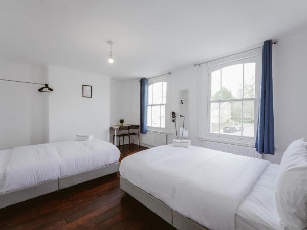 Great Rooms in Stepney Green Station - 12 : photo 3 de la chambre chambre quadruple avec salle de bains commune