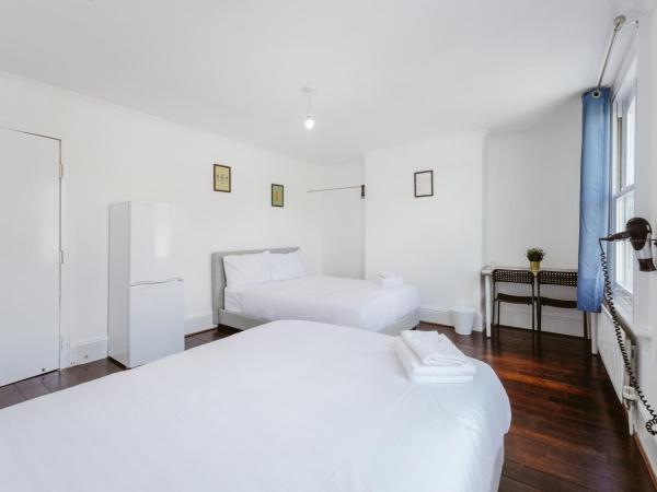 Great Rooms in Stepney Green Station - 12 : photo 4 de la chambre chambre quadruple avec salle de bains commune