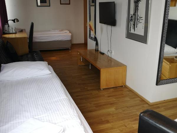 101 Guesthouse Hotel : photo 7 de la chambre chambre familiale avec salle de bains