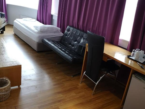 101 Guesthouse Hotel : photo 2 de la chambre chambre familiale avec salle de bains