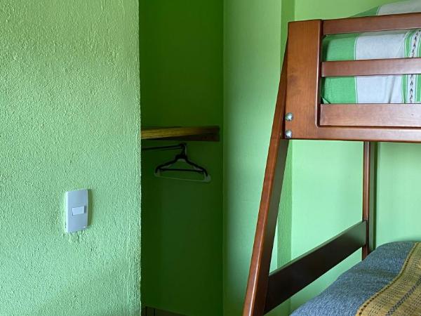 Casa LEONOR : photo 2 de la chambre chambre triple avec salle de bains privative