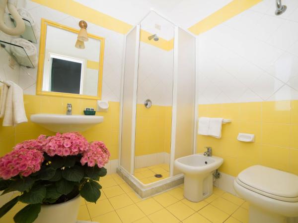 Hotel Parco Cartaromana : photo 9 de la chambre chambre double - vue sur mer