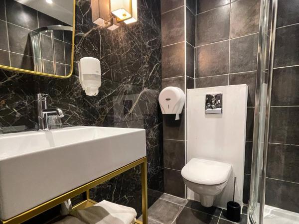 Hotel Restaurant Christophe Colomb : photo 1 de la chambre chambre quadruple standard