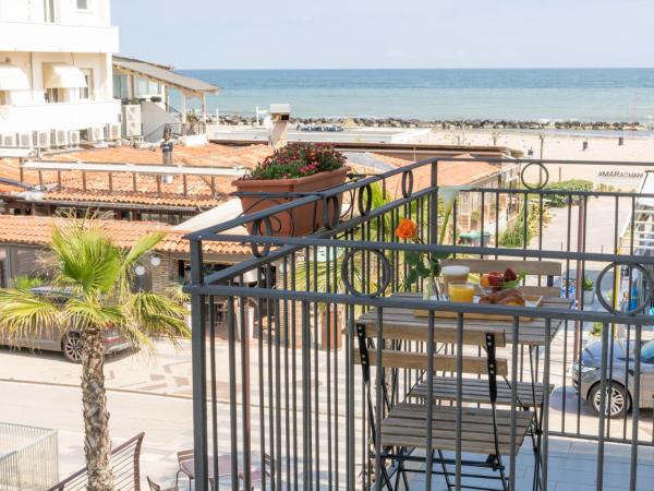 Hotel Greta B&B : photo 3 de la chambre chambre double deluxe avec balcon - vue sur mer