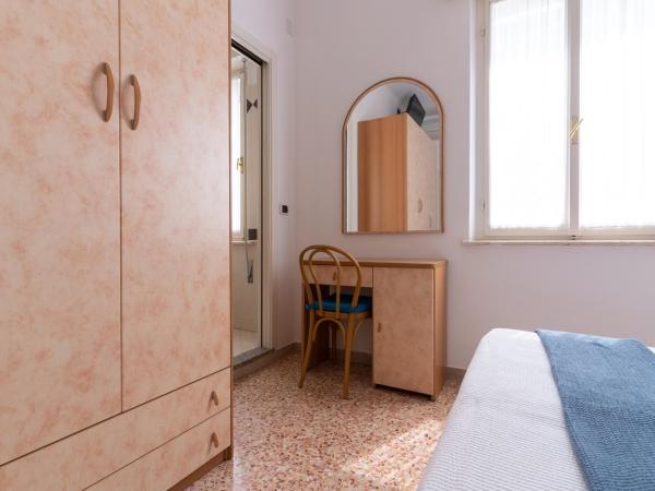 Hotel Greta B&B : photo 4 de la chambre chambre double deluxe avec lit d'appoint