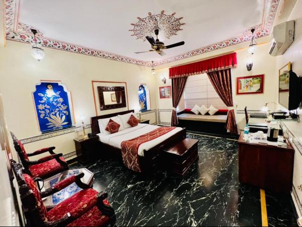 Umaid Mahal - A Heritage Style Boutique Hotel : photo 6 de la chambre royal deluxe with free pick up on arrival only from train or bus station