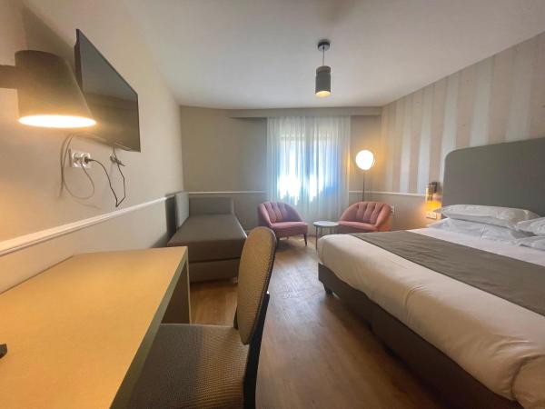 Hotel Restaurant Christophe Colomb : photo 5 de la chambre chambre triple