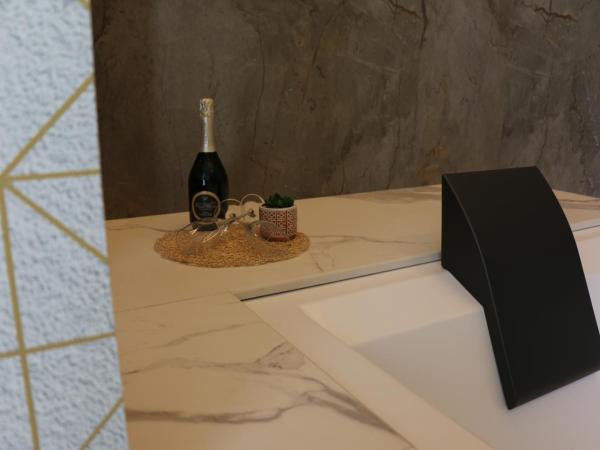 Albergo Del Sedile : photo 3 de la chambre suite lit queen-size avec baignoire spa