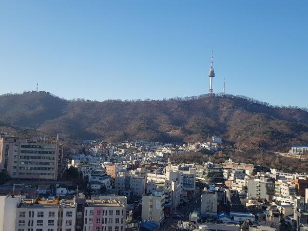 Myeongdong Merlin Hotel : photo 9 de la chambre chambre triple – vue sur montagne