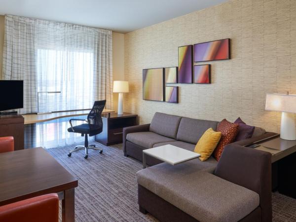 Residence Inn by Marriott Philadelphia Airport : photo 9 de la chambre suite 1 chambre avec 1 lit king-size