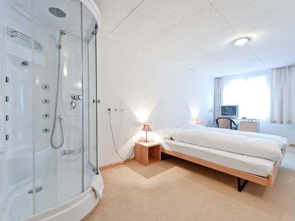 Hotel Weisses Kreuz : photo 6 de la chambre chambre double avec toilettes communes