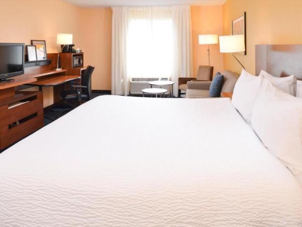 Fairfield Inn Orlando Airport : photo 1 de la chambre chambre lit king-size (pas de taxe de séjour)