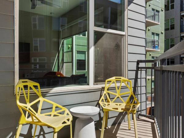 Kasa Union Station Denver : photo 6 de la chambre suite lit king-size avec balcon (enregistrement autonome avec réception virtuelle)