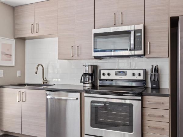 Kasa Union Station Denver : photo 8 de la chambre suite lit king-size avec balcon (enregistrement autonome avec réception virtuelle)