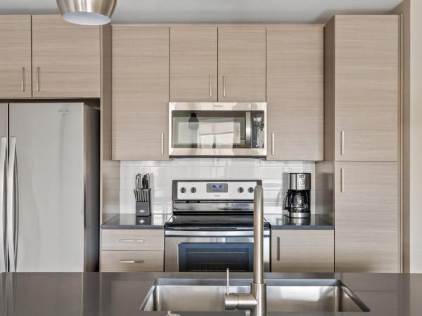 Kasa Union Station Denver : photo 9 de la chambre suite lit king-size avec balcon (enregistrement autonome avec réception virtuelle)