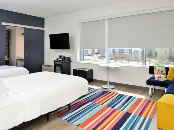 Aloft Charlotte Airport : photo 5 de la chambre savvy, larger guest room, 2 queen