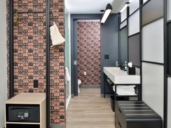 Aloft Charlotte Airport : photo 5 de la chambre aloft, chambre d'hôtes, 2 lits queen-size