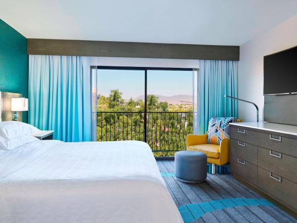 Sheraton Tucson Hotel & Suites : photo 3 de la chambre club level, 1 bedroom suite, 1 king, sofa bed, balcony