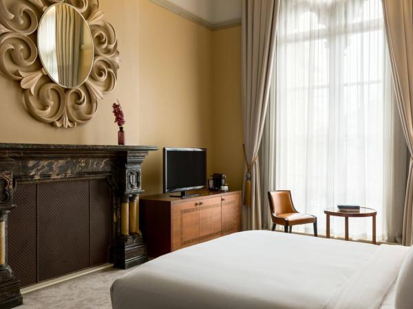 St. Pancras Renaissance Hotel London : photo 2 de la chambre suite junior lit king-size avec accès au club chambers