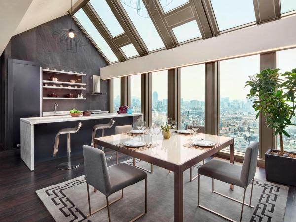 Four Points by Sheraton Seoul Gangnam : photo 7 de la chambre penthouse partyroom avec lit king-size - vue sur ville - dernier Étage