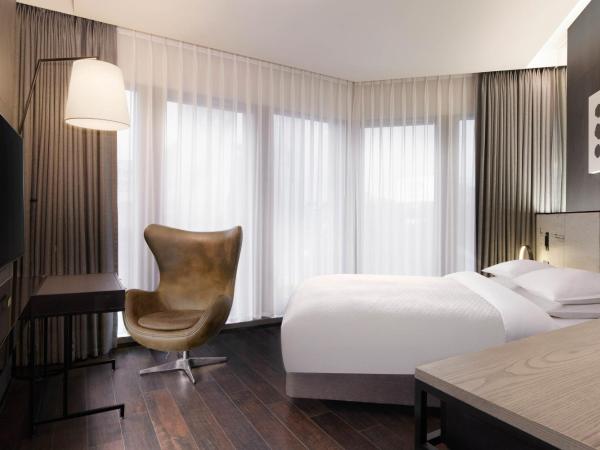 Four Points by Sheraton Seoul Gangnam : photo 1 de la chambre chambre double premier plus spacieuse avec lit queen-size - vue sur ville