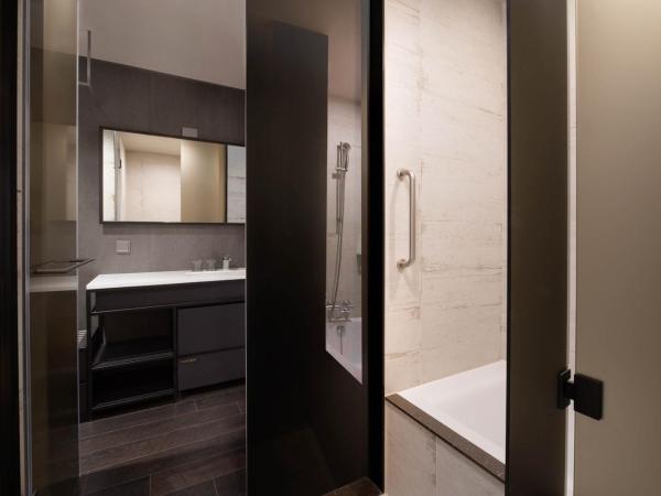 Four Points by Sheraton Seoul Gangnam : photo 4 de la chambre chambre double standard avec 1 lit queen-size - vue sur ville