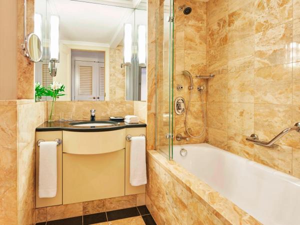 Sheraton Grand Warsaw : photo 1 de la chambre suite junior 1 chambre, accès au salon club, 1 lit king-size