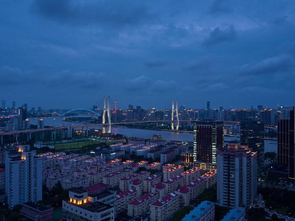 Four Points by Sheraton Shanghai, Pudong : photo 5 de la chambre chambre lit king-size - vue sur ville