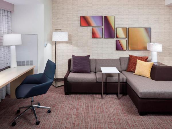 Residence Inn by Marriott Near Universal Orlando : photo 1 de la chambre suite lit king-size