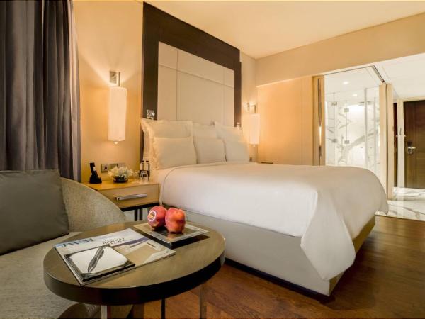 JW Marriott Mumbai Juhu : photo 3 de la chambre chambre lit king-size - vue sur océan