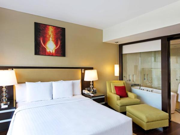 Courtyard by Marriott Mumbai International Airport : photo 3 de la chambre suite avec cour