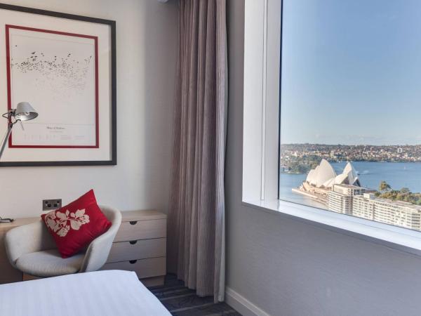 Sydney Harbour Marriott Hotel at Circular Quay : photo 1 de la chambre chambre avec 1 lit king-size - vue sur opéra
