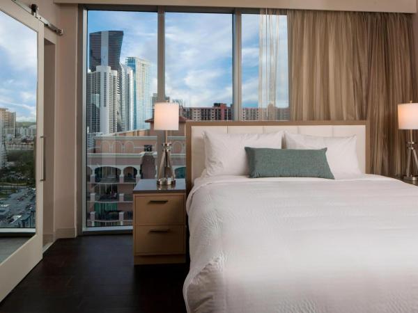 Residence Inn Miami Sunny Isles Beach : photo 1 de la chambre studio lit king-size