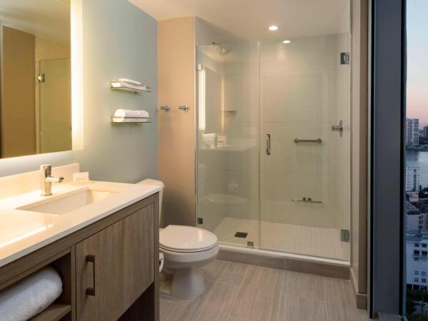 Residence Inn Miami Sunny Isles Beach : photo 4 de la chambre studio lit king-size avec vue sur l'océan