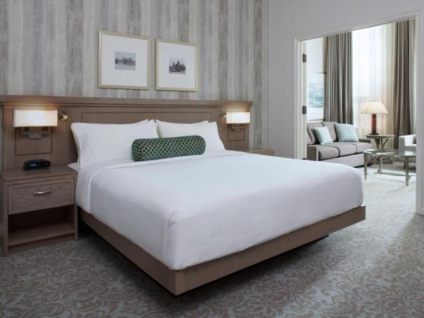 Delta Hotels by Marriott London Armouries : photo 3 de la chambre suite junior 1 chambre avec lit king-size