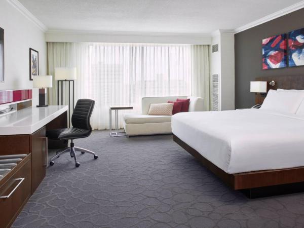 Delta Hotels by Marriott London Armouries : photo 1 de la chambre chambre lit king-size club