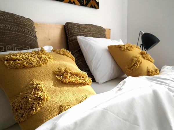 Salotto Brè - Bed & Breakfast charming rooms : photo 1 de la chambre chambre familiale avec salle de bains privative