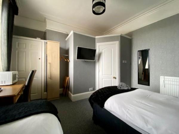 Vaila Guest House : photo 3 de la chambre chambre lits jumeaux avec salle de bains privative