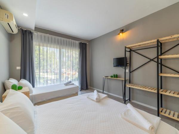 Gızlıkoyhotel : photo 2 de la chambre chambre triple standard